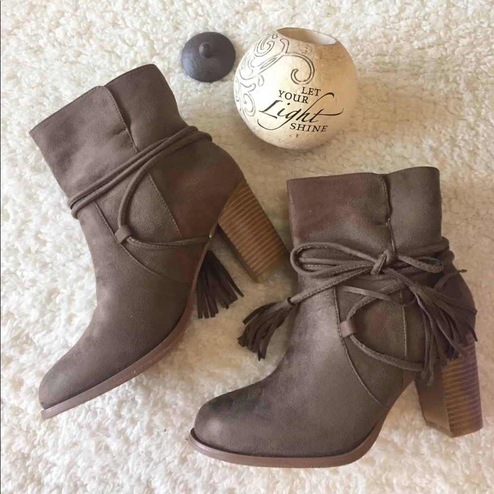 BETANI KIMBERLY BOOTS SIZE 10